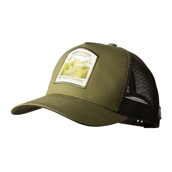 Beyond Nordic BN215 Wild Scandinavia Trucker Cap W-Iguana Green in the group Clothes & Shoes / Caps & Headwear / Caps / Trucker Caps at Sportfiskeprylar.se (BN215-W-IGUANA-OS)