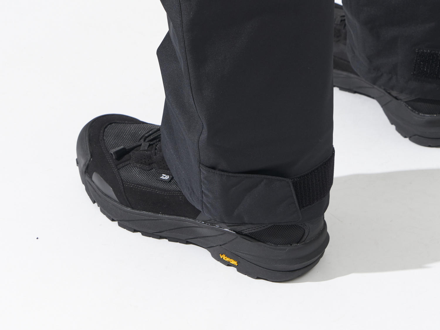 Daiwa Gore-Tex Winter Suit Black | Sportfishtackle.com