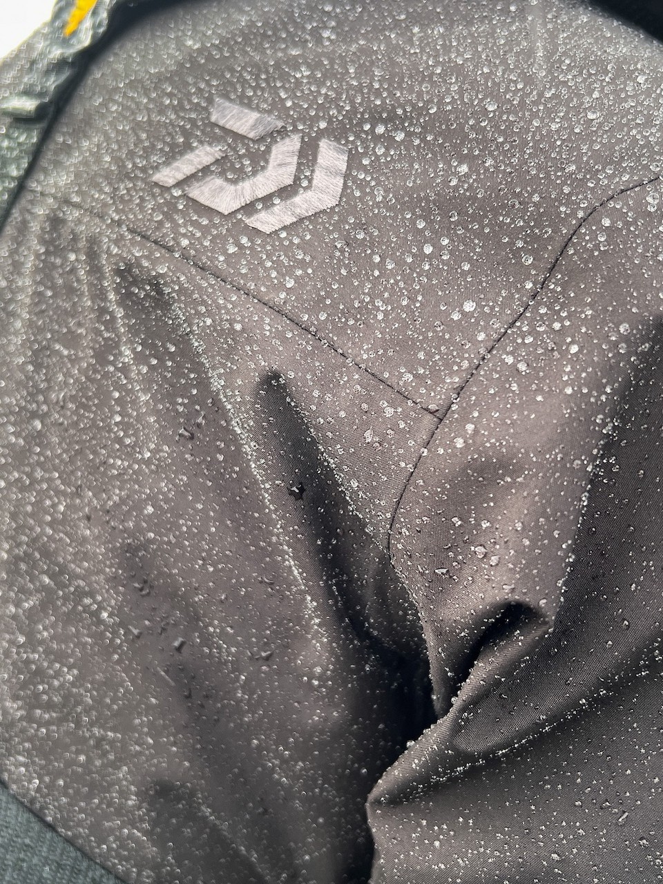 Daiwa Gore-Tex Clothing Set, Black/Grey | Sportfishtackle.com
